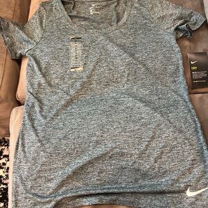 NWT Nike Women's Heather Gray Short Sleeve Tee